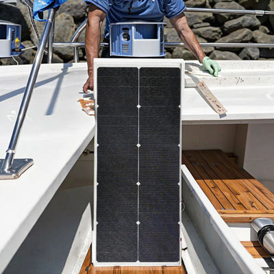 良い価格 ホワイトまたはブラック 歩行可能 半硬太陽光パネル 造船所のボート建設用のカスタマイズ可能 屋根床タイル ODM OEM オンライン